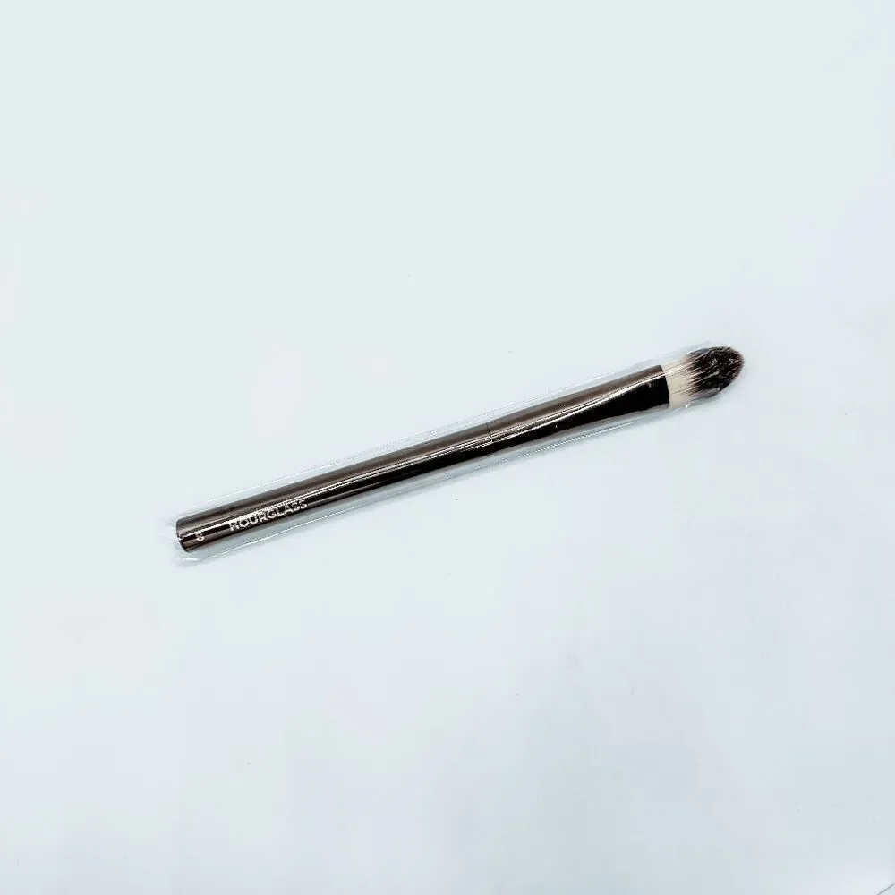 Brand New Hourglass Nº 8 Large Concealer Brush